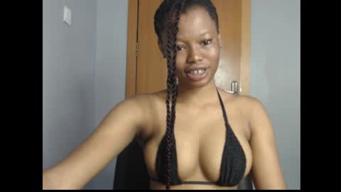 Snapshot of honey_juicydoll chatting on 5, 12, 2025 Sonia online show from 5, 12, 2025