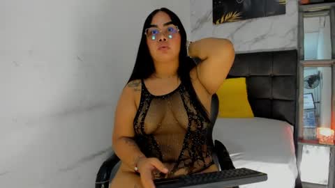 Miel and flor online show from 5, 6, 2026