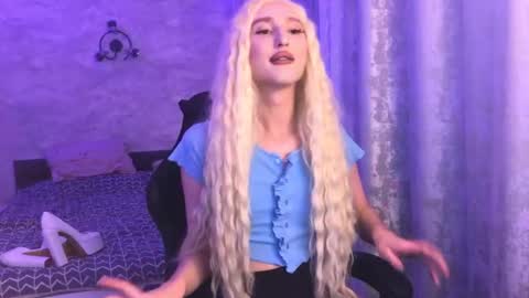 Snapshot of honey_sunset chatting on 11, 9, 2025 honey_sunset online show from 11, 9, 2025