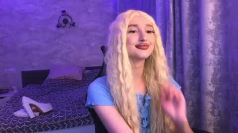 Snapshot of honey_sunset chatting on 14, 9, 2025 honey_sunset online show from 14, 9, 2025