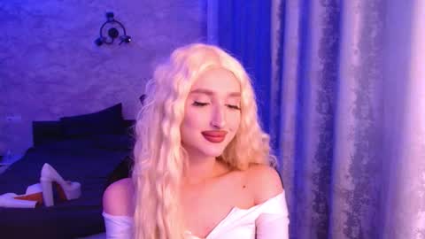 Snapshot of honey_sunset chatting on 1, 10, 2025 honey_sunset online show from 1, 10, 2025
