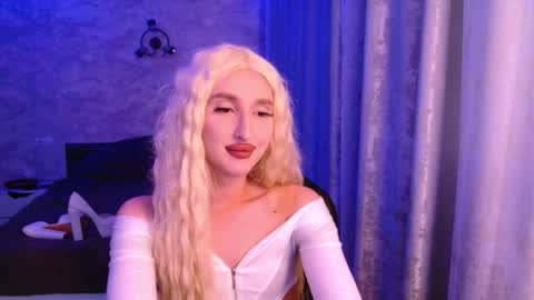 Snapshot of honey_sunset chatting on 4, 10, 2025 honey_sunset online show from 4, 10, 2025