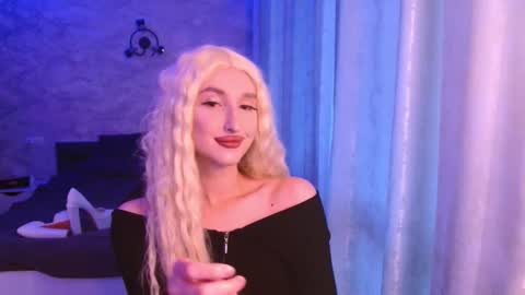 Snapshot of honey_sunset chatting on 10, 10, 2025 honey_sunset online show from 10, 10, 2025