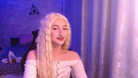 Snapshot of honey_sunset chatting on 15, 10, 2025 honey_sunset online show from 15, 10, 2025