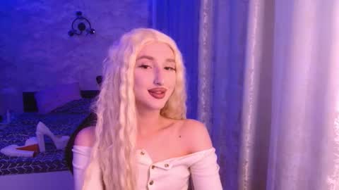 Snapshot of honey_sunset chatting on 16, 10, 2025 honey_sunset online show from 16, 10, 2025