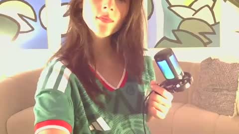 Snapshot of honeybbxx chatting on 2, 7, 2026 honeybbxx online show from 2, 7, 2026