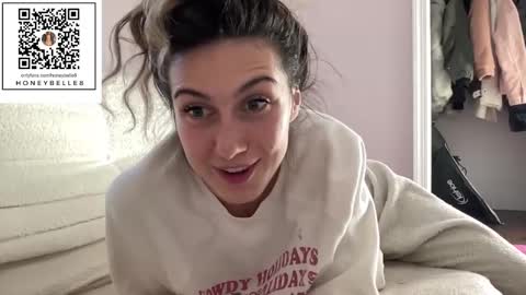 Snapshot of honeybelle8 chatting on 20, 12, 2025 belle brunette online show from 20, 12, 2025