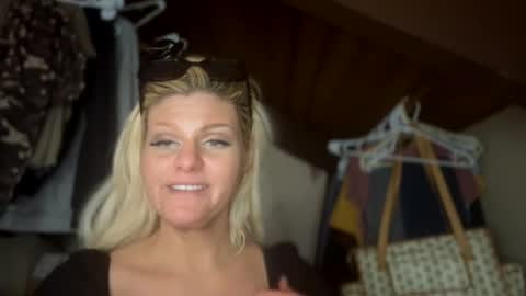 Snapshot of honeybuhnny chatting on 22, 2, 2026 honeybuhnny online show from 22, 2, 2026