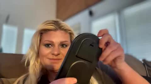 Snapshot of honeybuhnny chatting on 2, 3, 2026 honeybuhnny online show from 2, 3, 2026