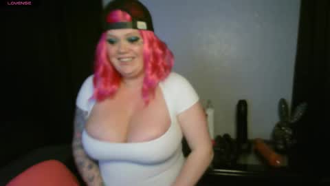Snapshot of honeychambers chatting on 18, 11, 2025 honeychambers online show from 18, 11, 2025
