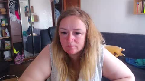 Snapshot of honeydewmolly chatting on 2, 4, 2026 HoneydewMolly online show from 2, 4, 2026