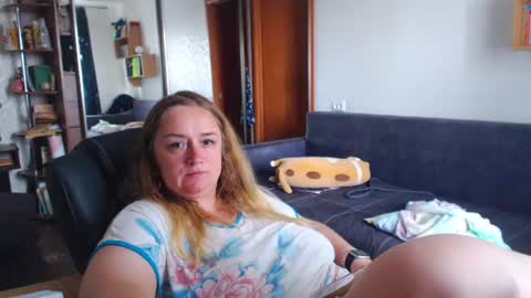 Snapshot of honeydewmolly chatting on 22, 6, 2026 HoneydewMolly online show from 22, 6, 2026