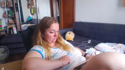 Snapshot of honeydewmolly chatting on 4, 7, 2026 HoneydewMolly online show from 4, 7, 2026