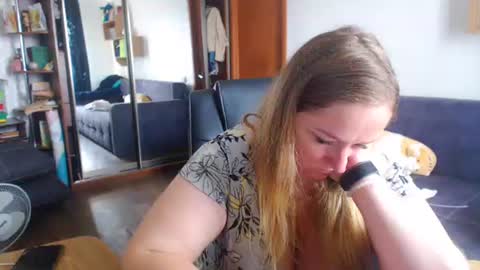 Snapshot of honeydewmolly chatting on 9, 7, 2026 HoneydewMolly online show from 9, 7, 2026