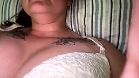 Snapshot of honeygirlox chatting on 24, 9, 2025 honeygirlox online show from 24, 9, 2025