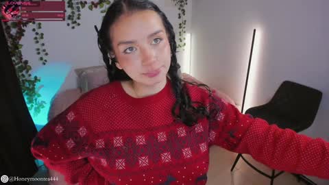 Snapshot of honeymoontea chatting on 25, 12, 2024       online show from 25, 12, 2024