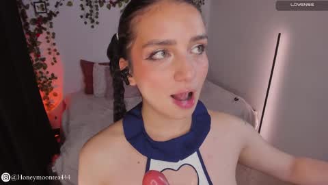 Snapshot of honeymoontea chatting on 25, 2, 2025       online show from 25, 2, 2025