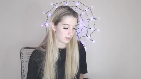 honeyveil online show from 3, 11, 2025