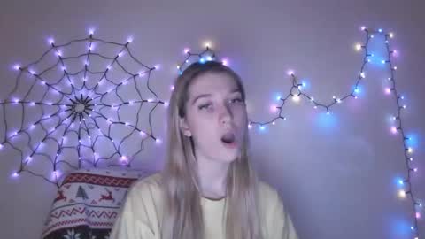 honeyveil online show from 3, 12, 2025