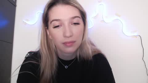 honeyveil online show from 12, 3, 2026