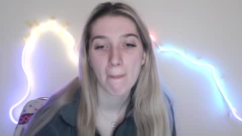 Snapshot of honeyveil chatting on 17, 6, 2026 honeyveil online show from 17, 6, 2026