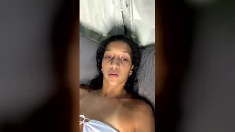 Snapshot of honeyxgirl chatting on 7, 1, 2026 honeyxgirl online show from 7, 1, 2026