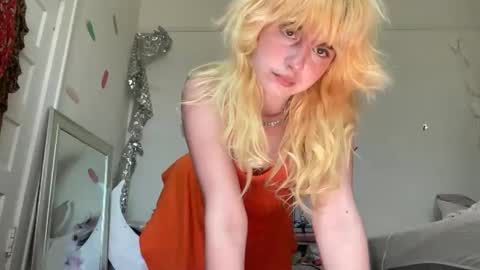 Emi Rose online show from 3, 6, 2026