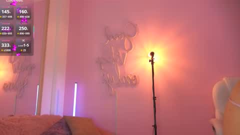 Honey Moon  Help me to reach 100 thumbs up online show from 24, 9, 2025