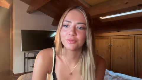 Snapshot of honeyyy95 chatting on 16, 6, 2026 Honey online show from 16, 6, 2026