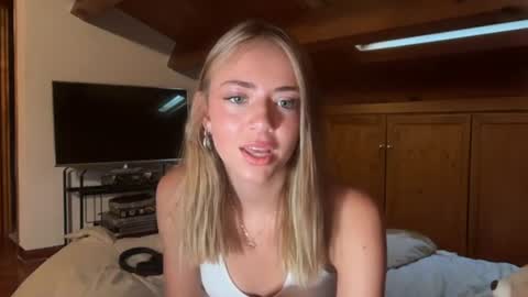 Snapshot of honeyyy95 chatting on 26, 6, 2026 Honey online show from 26, 6, 2026