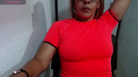 Snapshot of horny_and_daring chatting on 5, 1, 2025 horny and daring online show from 5, 1, 2025