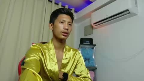 Snapshot of horny_asianmoreno chatting on 2, 11, 2025 ROGER online show from 2, 11, 2025