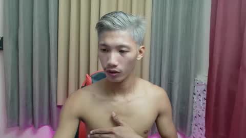 Snapshot of horny_asianmoreno chatting on 4, 12, 2025 ROGER online show from 4, 12, 2025