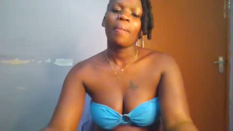 Snapshot of horny_hearts chatting on 19, 10, 2025 phanice online show from 19, 10, 2025