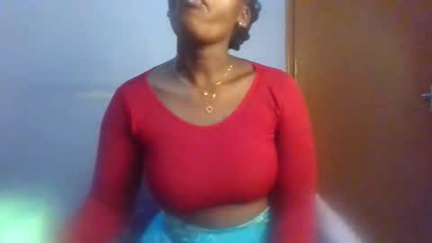 Snapshot of horny_hearts chatting on 21, 10, 2025 phanice online show from 21, 10, 2025