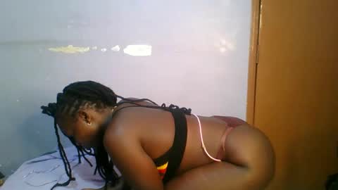 Snapshot of horny_hearts chatting on 18, 11, 2025 phanice online show from 18, 11, 2025