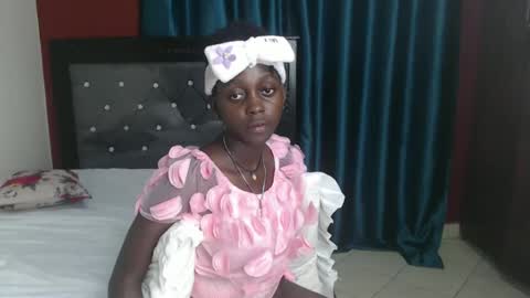 Snapshot of hornybella4 chatting on 18, 12, 2024 Bella online show from 18, 12, 2024