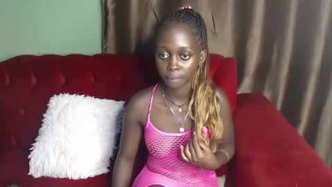 Snapshot of hornybella4 chatting on 7, 1, 2025 Bella online show from 7, 1, 2025