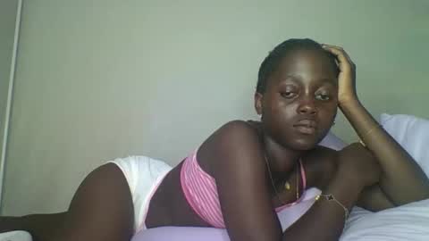 Snapshot of hornybella4 chatting on 30, 10, 2025 Bella online show from 30, 10, 2025