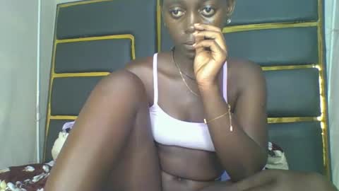 Snapshot of hornybella4 chatting on 31, 10, 2025 Bella online show from 31, 10, 2025