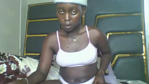 Snapshot of hornybella4 chatting on 1, 11, 2025 Bella online show from 1, 11, 2025