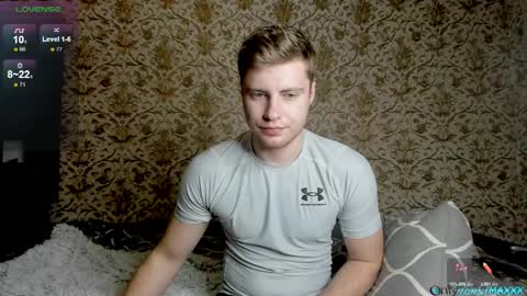 Snapshot of hornyblondieboyy chatting on 4, 12, 2025 Max online show from 4, 12, 2025