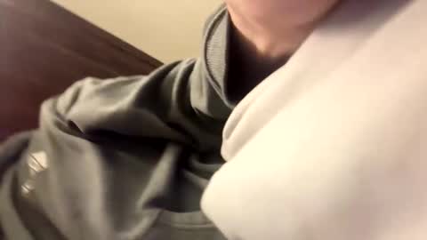 Snapshot of hornyboi2710 chatting on 29, 3, 2026 Justin 7 inches online show from 29, 3, 2026