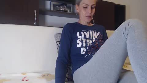 Snapshot of hornygirllx chatting on 26, 9, 2025 AshlineKatte online show from 26, 9, 2025