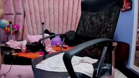 Snapshot of hornyskinny26 chatting on 12, 11, 2025 hornyskinny26 online show from 12, 11, 2025