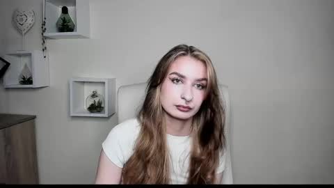 Snapshot of hot_1nina chatting on 22, 10, 2025 NINA online show from 22, 10, 2025