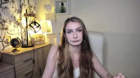 Snapshot of hot_1nina chatting on 13, 11, 2025 NINA online show from 13, 11, 2025