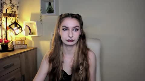 Snapshot of hot_1nina chatting on 21, 11, 2025 NINA online show from 21, 11, 2025