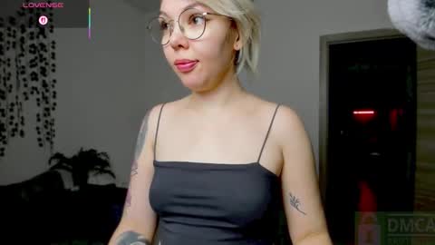 Snapshot of hot_babayaga chatting on 27, 10, 2025 online show from 27, 10, 2025