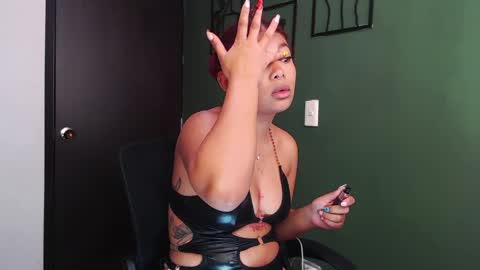 Snapshot of hot_chocolate_4u chatting on 13, 4, 2026 hot chocolate 4u online show from 13, 4, 2026
